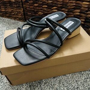 NEW Steve Madden Assured Black Strappy Sandals